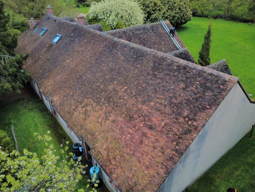 Travaux de couverture réalisés par NH Couverture dans le Loiret.